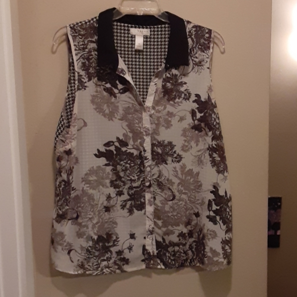 Sleeveless floral tanktop